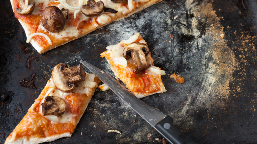 Varma knäckepizzor med svamp